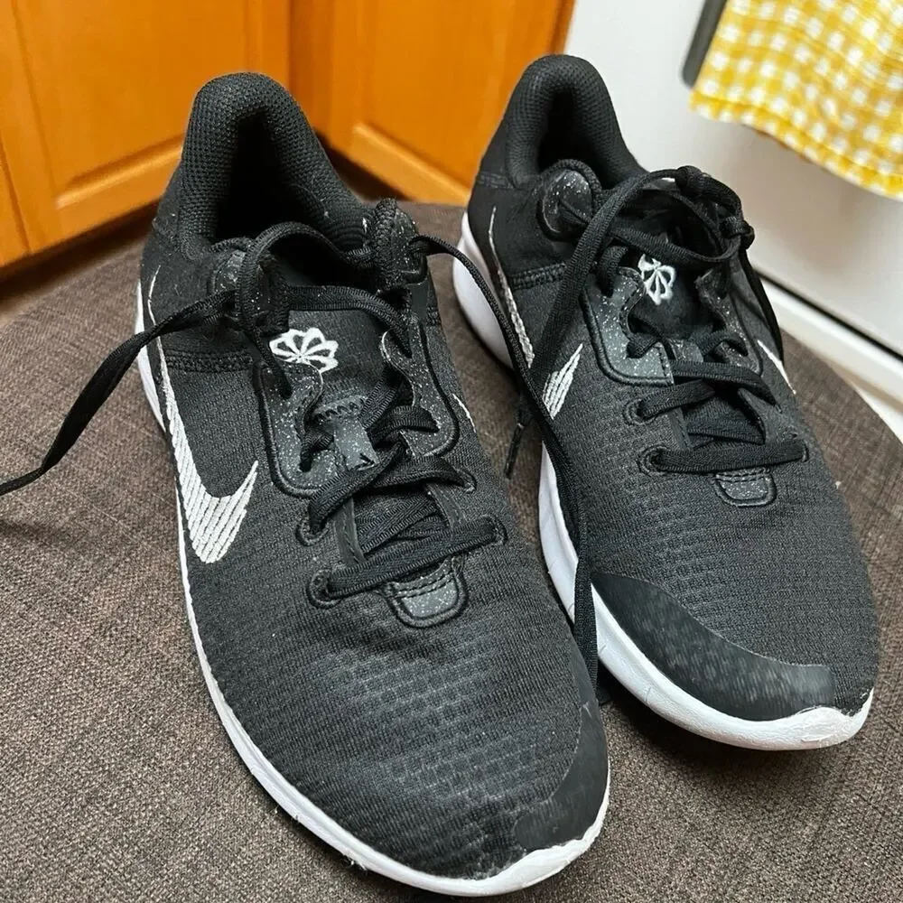 Nike, Flex Experience Run 11, running shoe, lightweight, women's size 8